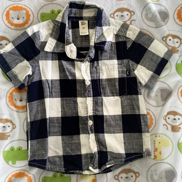 Button down shirts - Picture 2 of 3